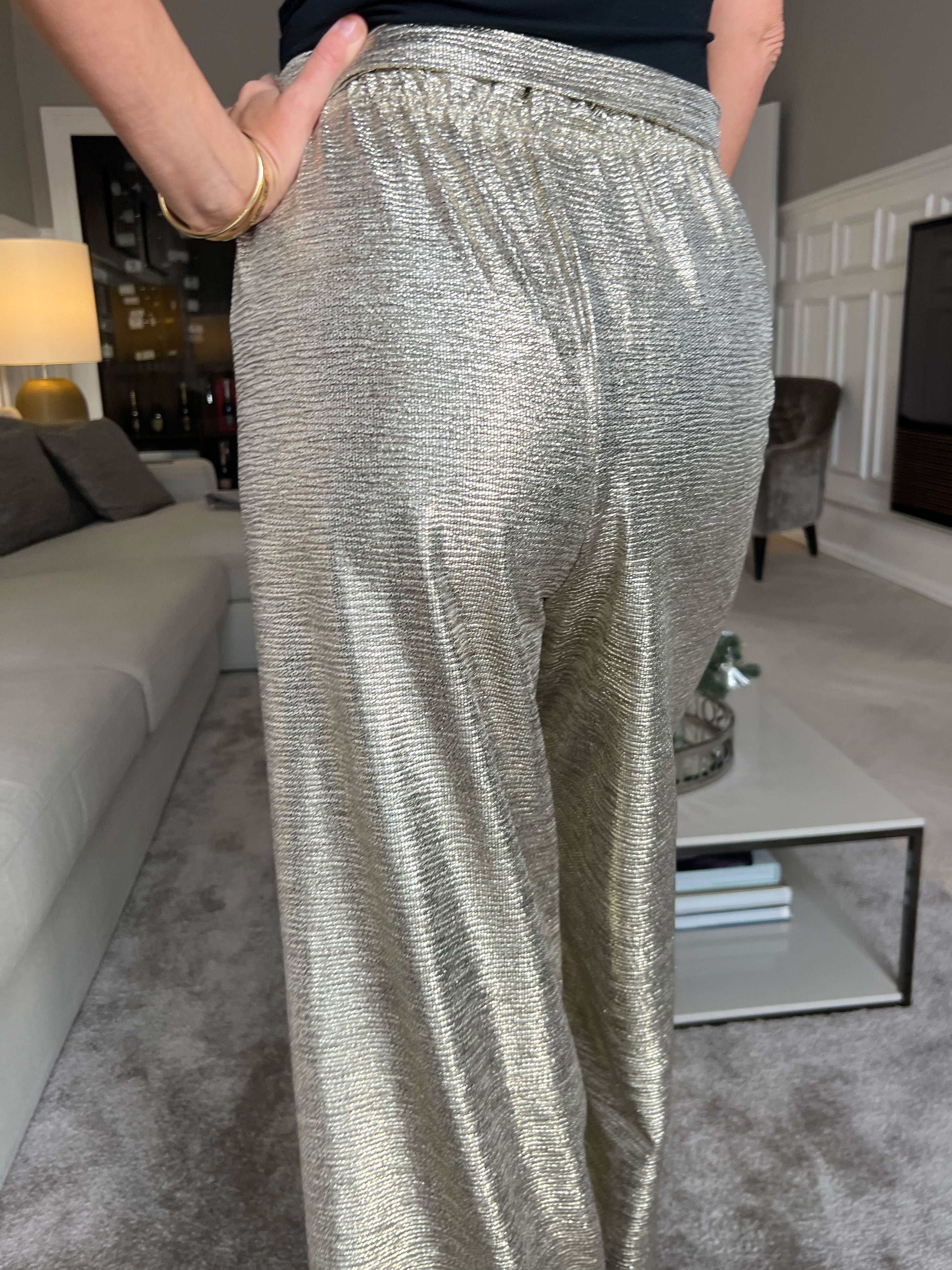 Jayda Pants - Lösa byxor i glänsande tyg med resår i midjan